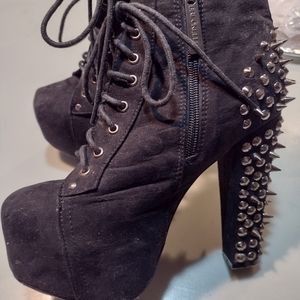 8.5 studded black suede Breckelle's ankle boots